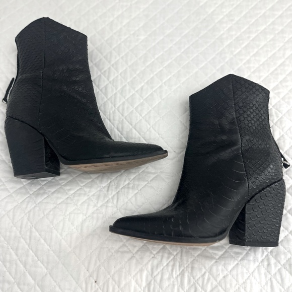 Alias Mae Western Boots - Picture 1 of 5
